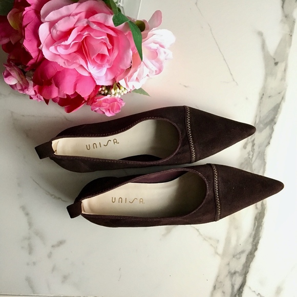 Beautiful Pointed-toe Flats in Brown Suede - Picture 7 of 7